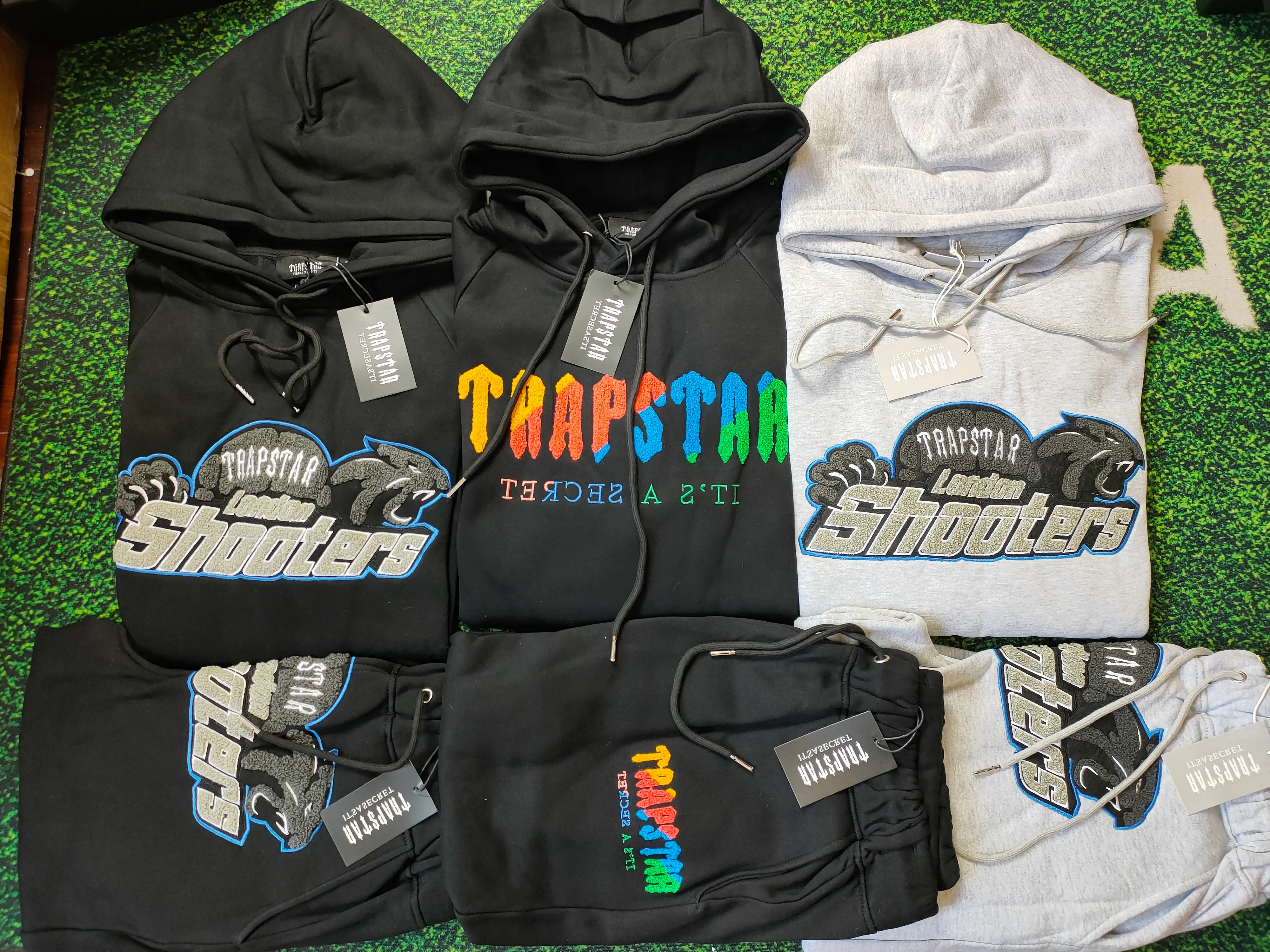 men's tracksuits trapstar full tracksuit hoodie rainbow towel embroidery decoding hooded sportswear men and women suit zipper trousers, Gray
men's tracksuits trapstar full tracksuit hoodie rainbow towel embroidery decoding hooded sportswear men and women suit zipper trousers, Gray