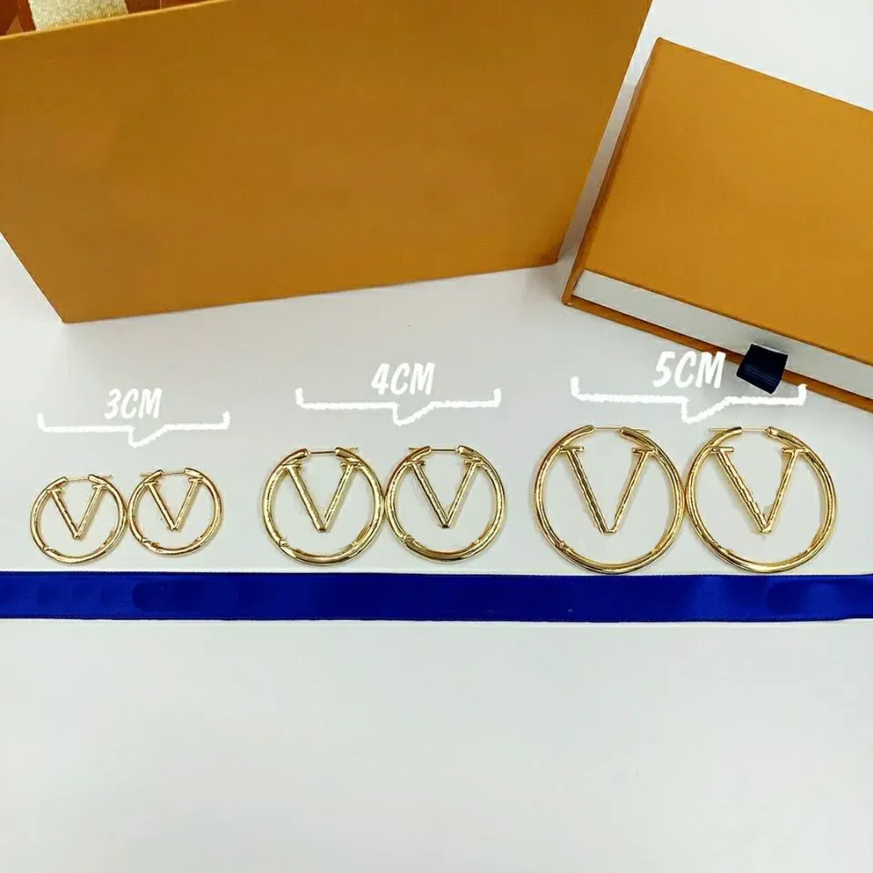 fashion designer hoop earrings 3/4/5cm classic letter 2colors gold and silver big circle simple earrings initial womens ladies jewelry earri, Golden;silver
fashion designer hoop earrings 3/4/5cm classic letter 2colors gold and silver big circle simple earrings initial womens ladies jewelry earri, Golden;silver