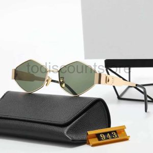 666 Gafas de sol de diseñador de lujo Gafas para hombres con Lisa Triumph Beach Street Photo La misma moda Metal Full Frame Boxtkk0