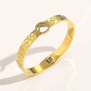70% de réduction bijoux de créateur bracelet collier bague Accessoires Titane Acier inoxydable creux gravé simple boucle à ressort ouvert Bracelet