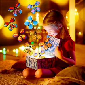 8 Pièces Magic Flying Butterfly Explosion Box Jouet Surprise avec Papillon Signe Cadeau de Noël Bande de Caoutchouc Préférée Driven Spook DHL F0524W24