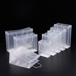 Sacos de presente de plástico PVC fosco de 8 tamanhos com alças Saco de PVC transparente à prova d'água bolsa transparente bolsa para lembrancinhas de festa logotipo personalizado LX1383