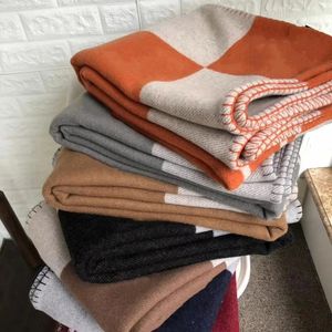 Lettre de luxe concepteur cachette cachemire mouche à laine mérinos douce châle portable canapé-lit chaude lit en tricot-tricot-tricot de couverture pour femmes 800g / 1400g / 1500g