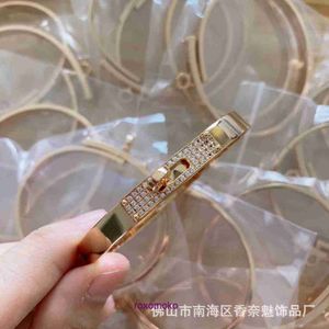 8a Bracelets de diseñador de calidad H Home For Sale V Gold CNC Precision Edition Botton Bracelet con Sense I Light Luxury Half Diamond 18K Rose Go With Gift Box
