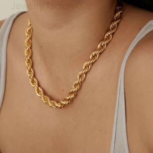 Collar de cadena de cuerda trenzada Romeo de 8mm de espesor, escote, collares enanos apilados de acero inoxidable chapado al vacío en oro de 18k para mujer