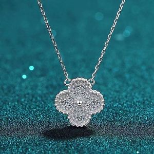 Colliers plaqués argent 925 Collier de créateur de luxe Fleurs Trèfle à quatre feuilles Fashional Pendentif Collier Bijoux de fête de mariage