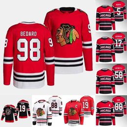 98 Connor Bedard Hockey rétro inversé 71 Taylor Hall 19 Jonathan Toews 90 Tyler Johnson Nick Foligno Patrick Kane Seth Jones Bobby Hull Chandails Clark Griswold