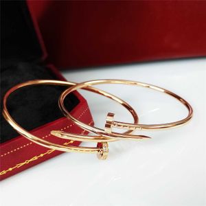 Un bracelet à ongles de haute édition classique Kajia Craft de précision pour femmes artisanat épais 18k rose rose full foret tail tail bracelet en diamant incrusté de bijoux