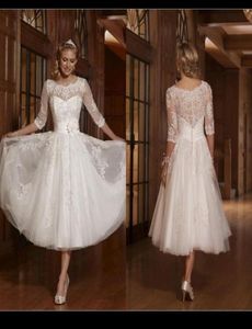 Une ligne White 2019 Robes de mariée SCOOP Appliques en dentelle Half manches sur mesure Vintage Robes de mariée