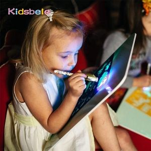 A3 Tablero de dibujo luminoso de gran luz para niños Tableta de juguete Dibujar en magia oscura con pluma fluorescente ligera y divertida Juguete educativo para niños LJ200907