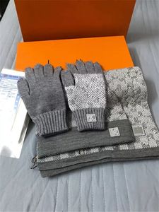 AA Luxury Brand Hat Scarf Glove Sets Women Men Designer Scarves Cap Gloves Winter Outdoor Ski Warm Unisex Hats Set box
