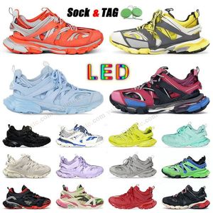 AAA Qualité Designer Track 3 3.0 LED Paris Hommes Femmes Chaussures Casual Triple Blanc Noir Baskets Tess.com. Baskets à plateforme imprimées en cuir Gomma Trainer Nylon pas cher Schuhe