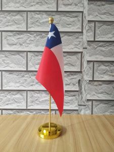 Accessoires Chili Office Table Bureau Drapeau avec Gold ou Silver Metal Flagpole Base 14 * 21cm Country Flag Livraison gratuite n ° 0047