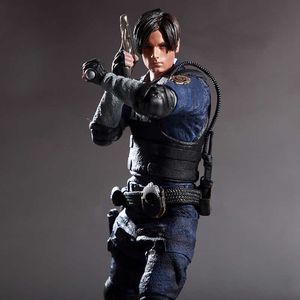 Action Toy Figures 32cm Personnage de jeu Leon Scott Kennedy Biohazard RE collectionneurs action figure jouets cadeau de Noël sans boîte T230105