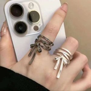 Diseño de lazo de cinta de anillo de dedo índice ajustable para mujeres, tendencia única de celebridades de Internet
