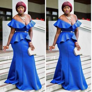 Vestidos de fiesta de sirena azul real asequibles baratos para mujeres africanas negras Tallas grandes Cuello en V Fuera del hombro Satén con mangas Vestidos de noche
