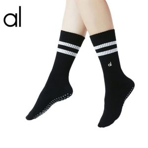 Al yoga chaussettes antidérapantes pour femmes chaussettes avec lettres de mode à rayures de mode Long Stocking LO038