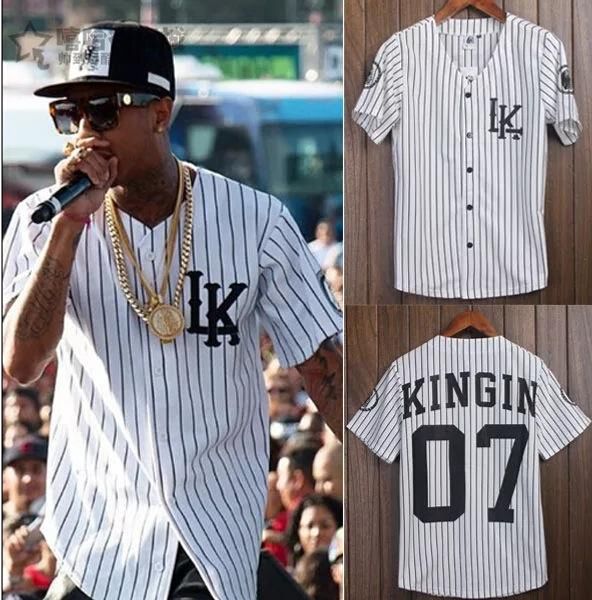 Wholesale-Tyga Last King Clothing Hip Hop Baseball Jersey Men Vertical Striped Baseball Shirt Short Sleeve LK Collarless Shirts Streetwear
Wholesale-Tyga Last King Clothing Hip Hop Baseball Jersey Men Vertical Striped Baseball Shirt Short Sleeve LK Collarless Shirts Streetwear