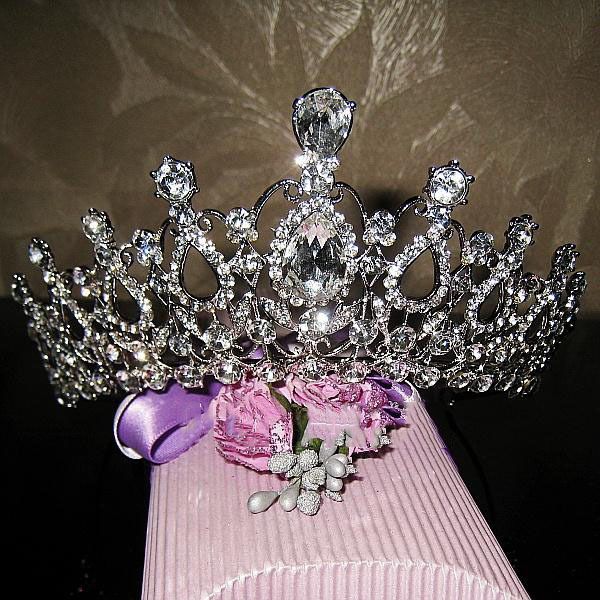 Wholesale-Oversize Crystal bride hair accessory wedding tiaras and crown for sale rhinestone pageant crowns head jewelry hair ornament
Wholesale-Oversize Crystal bride hair accessory wedding tiaras and crown for sale rhinestone pageant crowns head jewelry hair ornament