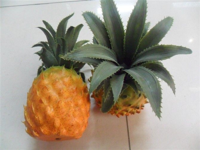 High Quality Artificial Fruit Large Yellow Plastic Faux Pineapple Home