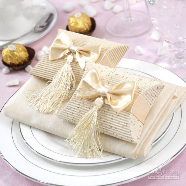 http://www.dhresource.com/albu_239430719_00-1.0x0/tassel-wedding-candy-boxes-2-colors-wedding.jpg