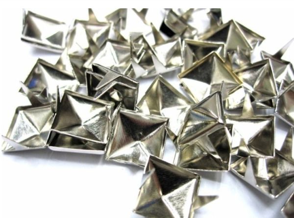 8 мм Серебряная пирамида шпильки пятна панк-рок Nailheads DIY Шипы сумка обувь браслет
8 мм Серебряная пирамида шпильки пятна панк-рок Nailheads DIY Шипы сумка обувь браслет