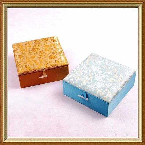 Extra Large Square Gift Boxes With Lids High Quality Cotton Filled Silk