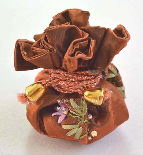 Ribbon Embroidery Jewelry Ball Chain Drawstring Travel Jewelry Cosmetic Storage Pouch 8 Pocket Cotton filled Round Bottom Packaging Bag 2pcs