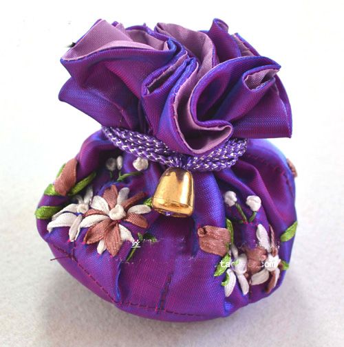 Ribbon Embroidery Jewelry Ball Chain Drawstring Travel Jewelry Cosmetic Storage Pouch 8 Pocket Cotton filled Round Bottom Packaging Bag 2pcs