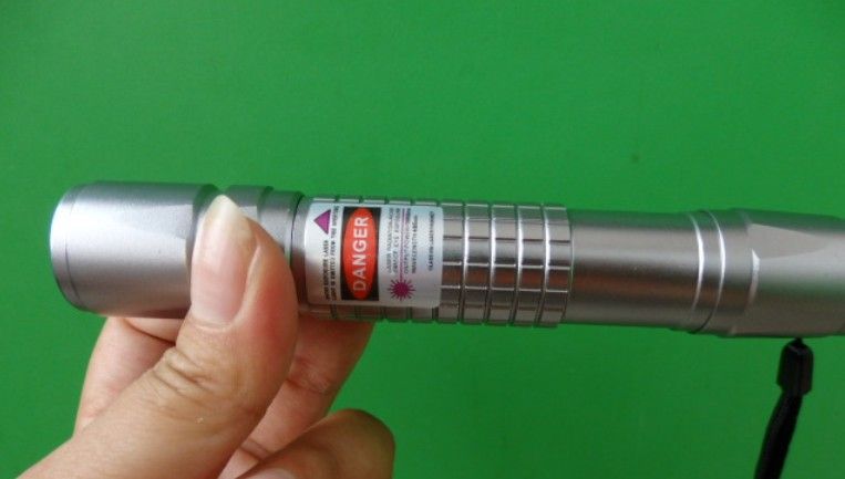 NEW High power Lazer Military Hunting 405nm 20000m green red purple-blue violet laser pointers SOS Flashlights hunting teaching229J
NEW High power Lazer Military Hunting 405nm 20000m green red purple-blue violet laser pointers SOS Flashlights hunting teaching229J