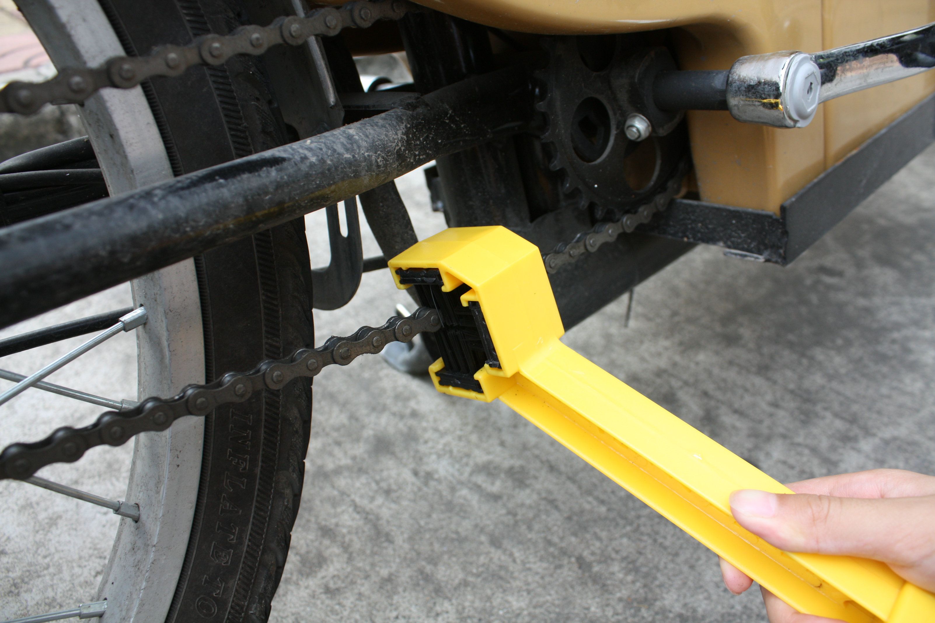 Pictures of Free Shipping Bike Chain Cleaner Brush ,Chain Gear Cleaning