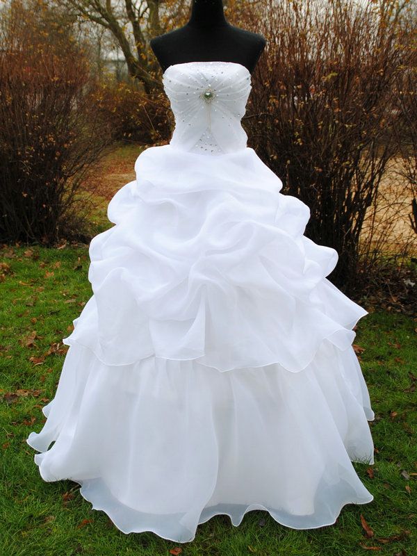 Big Crystal Sequins Bridal Gowns Strapless Floor Length Sweep Train Dress Organza Ball Gown Wedding Dresses BH-949, Custom made
Big Crystal Sequins Bridal Gowns Strapless Floor Length Sweep Train Dress Organza Ball Gown Wedding Dresses BH-949, Custom made