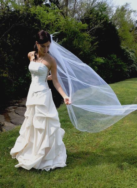 Custom Made White Ivory Bridal Accessories Veil wedding dresses Long bridal wedding veil With Comb DH6981
Custom Made White Ivory Bridal Accessories Veil wedding dresses Long bridal wedding veil With Comb DH6981