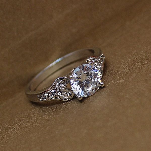 Wedding ring finger czech republic