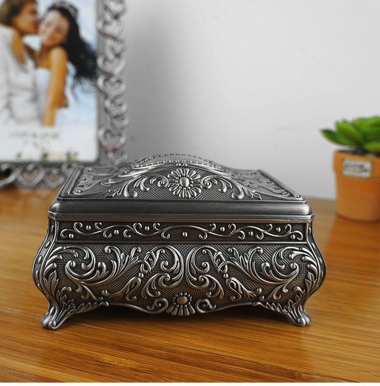 European Classical Metal Jewelry Box Traditional Exquisite Rose Carving
