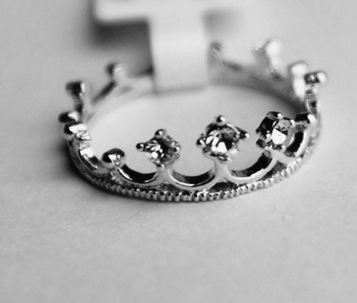 Wholesale - Rhinestone studded crown ring