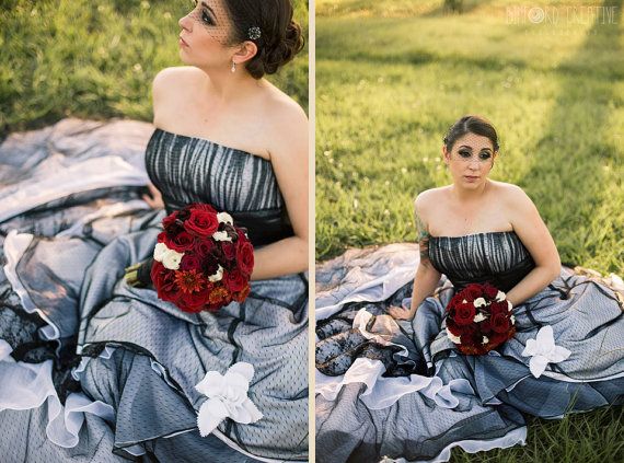 2015 New Extraordinary Gothic Wedding Dresses in Black and White Strapless Dotted Tulle Chapel Train Custom Made Plus Size Bridal Gowns, Ivory
2015 New Extraordinary Gothic Wedding Dresses in Black and White Strapless Dotted Tulle Chapel Train Custom Made Plus Size Bridal Gowns, Ivory