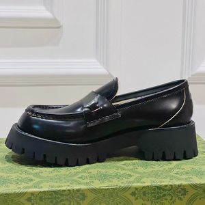 Toutes les saisons offre spéciale femmes mocassins plats de haute qualité semelle épaisse à l'extérieur marche style britannique semelle extérieure en cuir véritable dames mocassins confortables femme