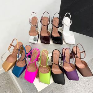 Amina Muaddi Sandales Charlotte Satin Pump Talons Orchidée Robe Chaussures 95mm Bride à la cheville Cristal Square Toes Chunky Block Talon Slingback Femmes Designer Sandales Femmes