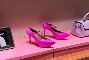 Amina Muaddi Yigit Silksatin Plateforme Pumps Chaussures Stiletto High Talons Pointy Toe Femmes Dress Shoe Night Adjustable Ankle9591432