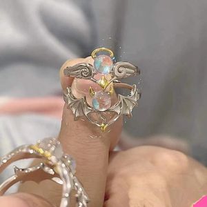 Anillo de pareja de piedra lunar Chapado en plata de ángeles y demonios, anillos de apertura para parejas, textura ligera y sencilla para estudiantes, venta al por mayor