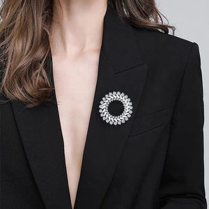 Fourmi ange mode ronde Zircon broche broches bijoux pour femmes luxe exquis broches année cadeaux avec accessoires