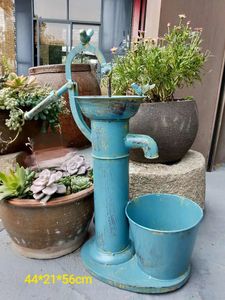 Pompe à main bleu antique Plugle de fleur en métal Planteur Planteur Baignier Baignoire robinet de bain Balcon Balcon Courté décoration 240325