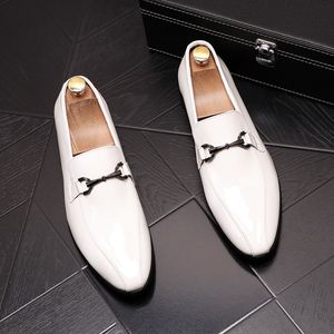 Diseño de llegada New Men Dress Slip On Toe Fashion Pointed Leather White Flat Shoes de calidad Topal Fashi básica Fashi