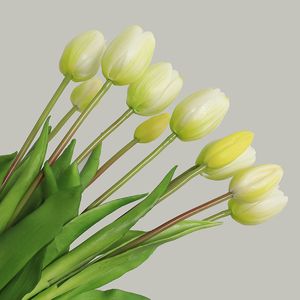 Fleur artificielle fleurs de mariage main tenant 5 morceaux de tulipes hollandaises attachées
