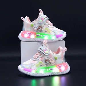 Athletic Outdoor New Children LED Chaussures LED Girls Lighted Sneakers Glowing Chores pour Kid Sneakers Baby Sneakers avec Sole Luminal 240407