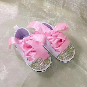 Chaussures de sport Dollbling Pearls Diamond Girly Toddle Sneakers Sparkle Beautiful Baby Girl Crib Handmade Design God Daugther Bithday Gift