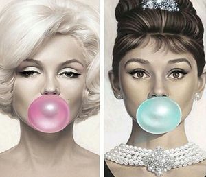 Audrey Hepburn Marilyn soplando burbujas Póster con impresión de seda artística 24x36 pulgadas (60x90 cm) 0163046721