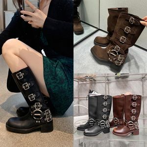 Botas de diseñador de Australia Mujer Arnés Cinturón Cuero de vaca con hebilla Biker sobre la rodilla Bootchunky Heel Zip Knight Botas para mujer Moda Punta cuadrada Botines de tobillo