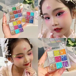 Auténtico escenario infantil de maquillaje Sombra de ojos Gel Gel Sequins Sombra de ojos Autoadhesivo brillante Diamante roto Diamante Día del Niños Día